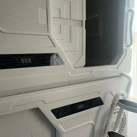 מלון קפסולה The Pod *