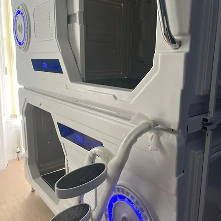 The Pod 胶囊旅馆